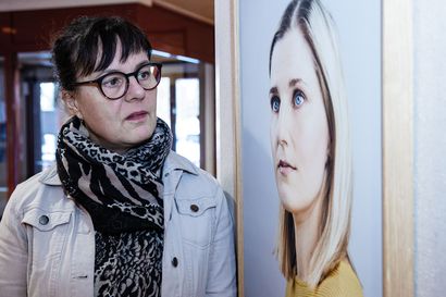 Meeri Koutaniemen näyttely esillä Kuusamossa: "Mikä me koetaan yhteiskunnallisesti ja inhimillisesti arvokkaaksi?"