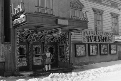 Oulu oli jo sata vuotta sitten vireä elokuvakaupunki – ensimmäiset elävät kuvat näytettiin Seurahuoneella, jo alkuvuosina teattereita pyöritti kaksi tarkkavainuista perhettä