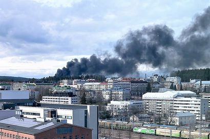 JJK:n ja Rovaniemen Palloseuran peli siirtyy Valmetin tehdasrakennuksen palon vuoksi – ottelu pelataan kello 19