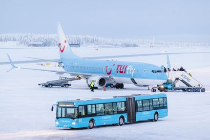 Rovaniemen lentoasemalla tulossa vuoden vilkkain viikonloppu: kaikkiaan 53 konetta tuo matkailijoita napapiirille