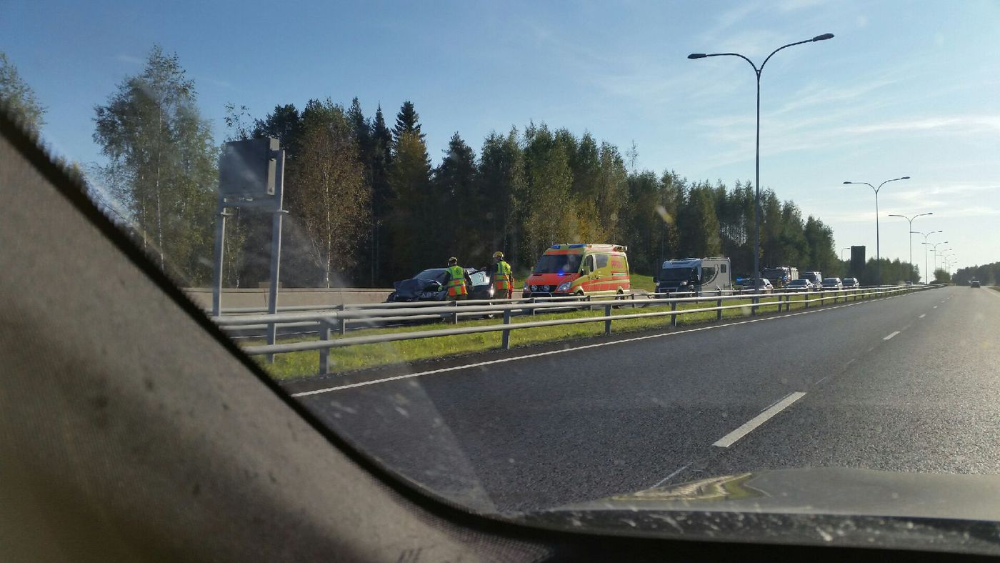 Kolmen Auton Ketjukolari Kuusamontiellä – Kaksi Loukkaantui Lievästi ...