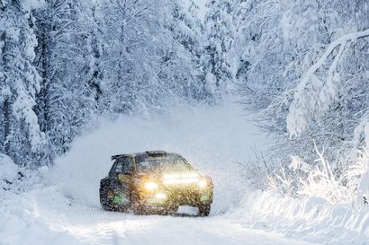 Viikon kuva: Lumi pöllyää Rovaniemen talvirallitesteissä