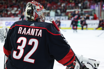 NY Rangers tasoitti pudotuspelisarjan, Carolinalle kirvelevä vierastappio –  Antti Raanta tulitettiin vaihtoon