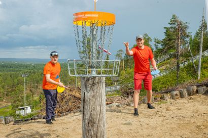 Taivalkoskelaiset Harri Karjalainen ja Joni Juntunen ovat suunnitelleet ja toteuttaneet Taivalkoskelle jo useampia frisbeegolf-ratoja: "Kun Paula-myrsky tuhosi ratoja, kaikki ollaan siivottu käsivoimin pois”
