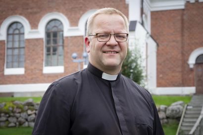 Lumijoen seurakunta sai kirkkoherraksi Olli Lohen, joka pitää ihmisten kohtaamisesta: "Tarvitsemme rakkautta, armollisuutta ja anteeksiantamusta"