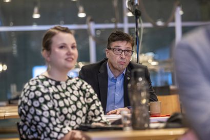 Oulun kaupungin ja yliopiston vetovoima mietitytti monia – Kaupunginvaltuuston ja yhdyskuntalautakunnan jäsenet pääsivät kyselemään Raksilan kampushankkeesta