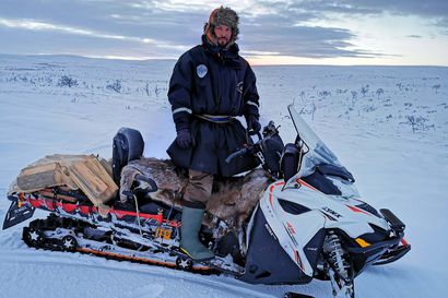 Utsjoella on Vuoden yrittäjän mukaan kaksi maailmaa, joista hän valitsi tunturin – poromiessuvun jälkeläinen taitaa esi-isiensä arktiset tarinat