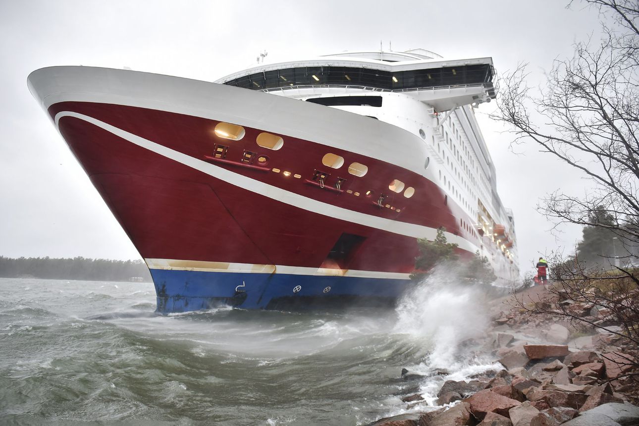 Vähäisiä vaurioita saanut Viking Grace siirtyi Turkuun matkustajat mukanaan  – korvaava alus reitille jo maanantaina | Kaleva