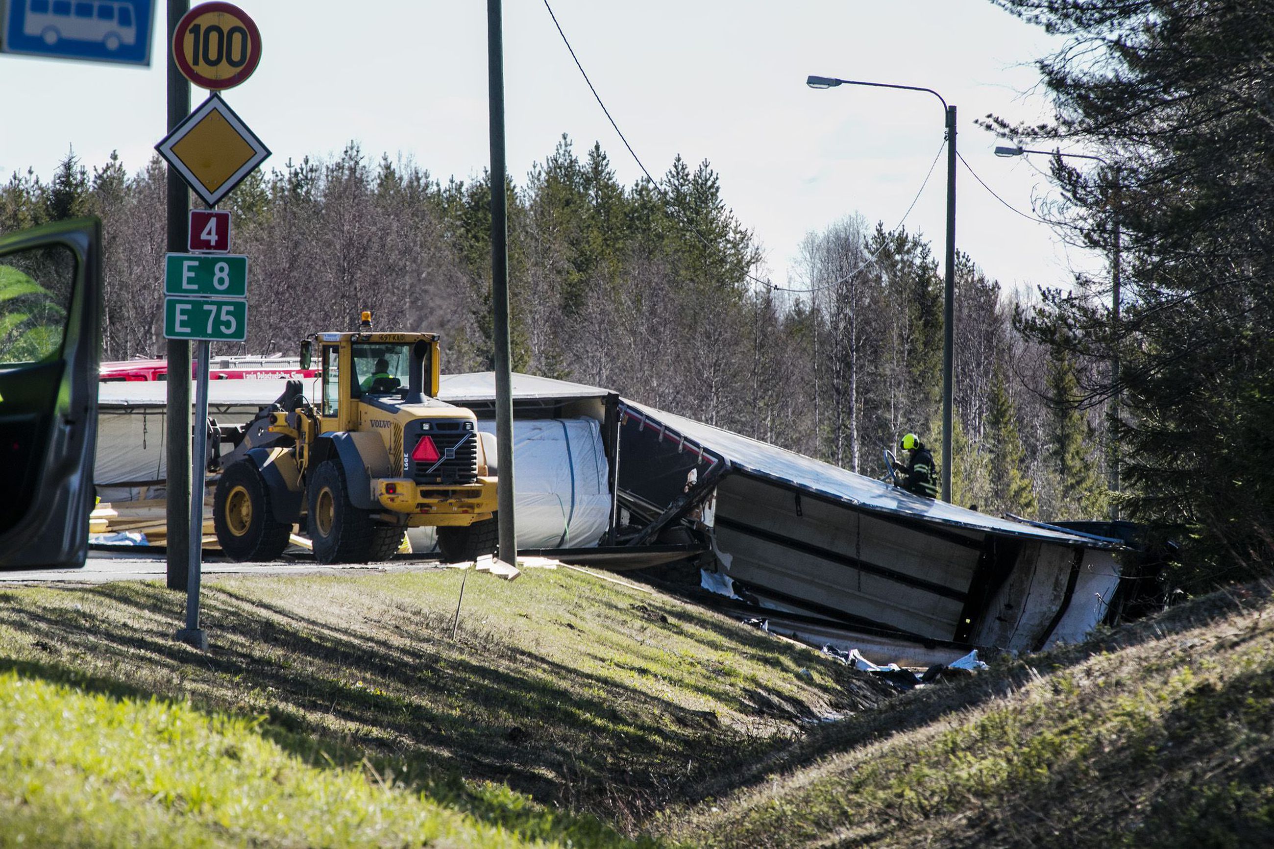 Kiertotiellekin kiertotie: Painorajoitukset ja kelirikko hankaloittavat  nelostien tukkoa: bussilinjalla otettiin käyttöön yllättävä ratkaisu,  ambulanssit päästetään läpi jos mahdollista | Lapin Kansa