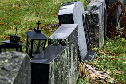 Mitä pitäisi tehdä, kun hautakivi on kaatumassa tai se on jo kaatunut? – Kumollaan olevalle muistomerkille on usein luonnollinen selitys, Oulun seurakuntien hautaustoimen päällikkö kertoo
