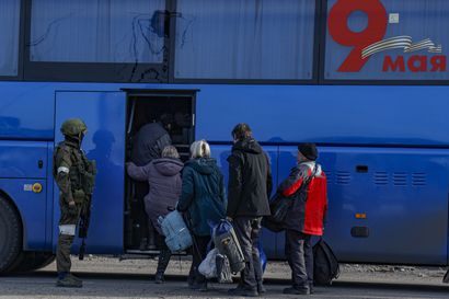 Mariupolista evakuoituja siviilejä saapui Zaporizhzhjan kaupunkiin, mukana terästehtaaltakin evakuoituja