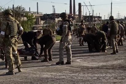 Azovstalin terästehtaan evakuointeja yritettiin jatkaa Ukrainassa – kansainvälinen rikostuomioistuin lähetti ryhmän tutkimaan sotarikoksia