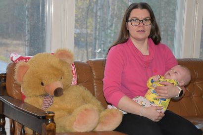 Kolmikuukautisen tyttövauvan äiti Kaisa Kyngäs on iloinen Posion vauvarahasta: "Tämä olisi pitänyt ottaa käyttöön vuosia sitten" – myös varhaiskasvatus muuttuu kunnassa maksuttomaksi