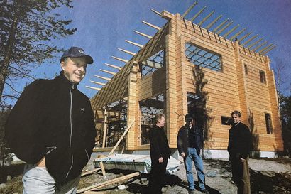 Vanhat kuvat: Hämäläisen perhe rakensi hirsirakenteisen talon Saapunkijärven rantaan