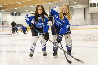 "Haluan vielä joskus päästä maajoukkueeseen tai isoille kirkoille pelaamaan", haaveilee 15-vuotias Ella – Kuusamossa aloitti historian ensimmäinen tyttökiekkojoukkue vuosien haaveilun jälkeen