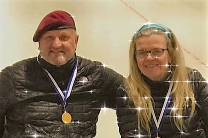 Sari ja Markku Karjalaiselle pyörätuolicurlingin SM-kultaa