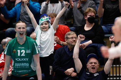 Kymmenvuotias Eemil näki Pölkky Kuusamon voiton jo unessa, Maarit Ronkainen kutsui ystävät mukaan kannustamaan – Kuusamossa elää vahva urheilukannustamisen henki