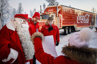 Coca-Cola toi ison joulukampanjansa julkaistavaksi Rovaniemelle – "Meillä on asia, jolla erotutaan maailman kilpailussa", sanoo Sanna Kärkkäinen joulupukista