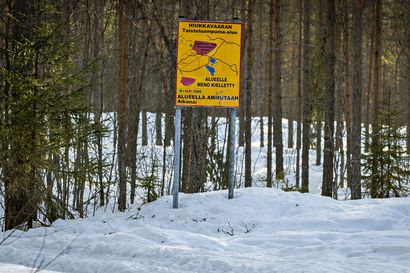 Oulun Hiukkavaaran ampumaradan takana vaarallisellakin alueella liikkuu paljon ulkoilijoita, vaikka merkinnät kieltävät kulkemisen