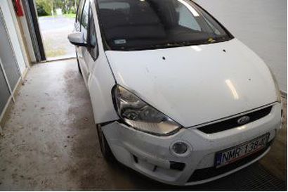 Oletko nähnyt Puolan rekisterikilvissä olevaa valkoista Ford S-Maxia? Poliisi pyytää havainnot suoraan hätänumeroon