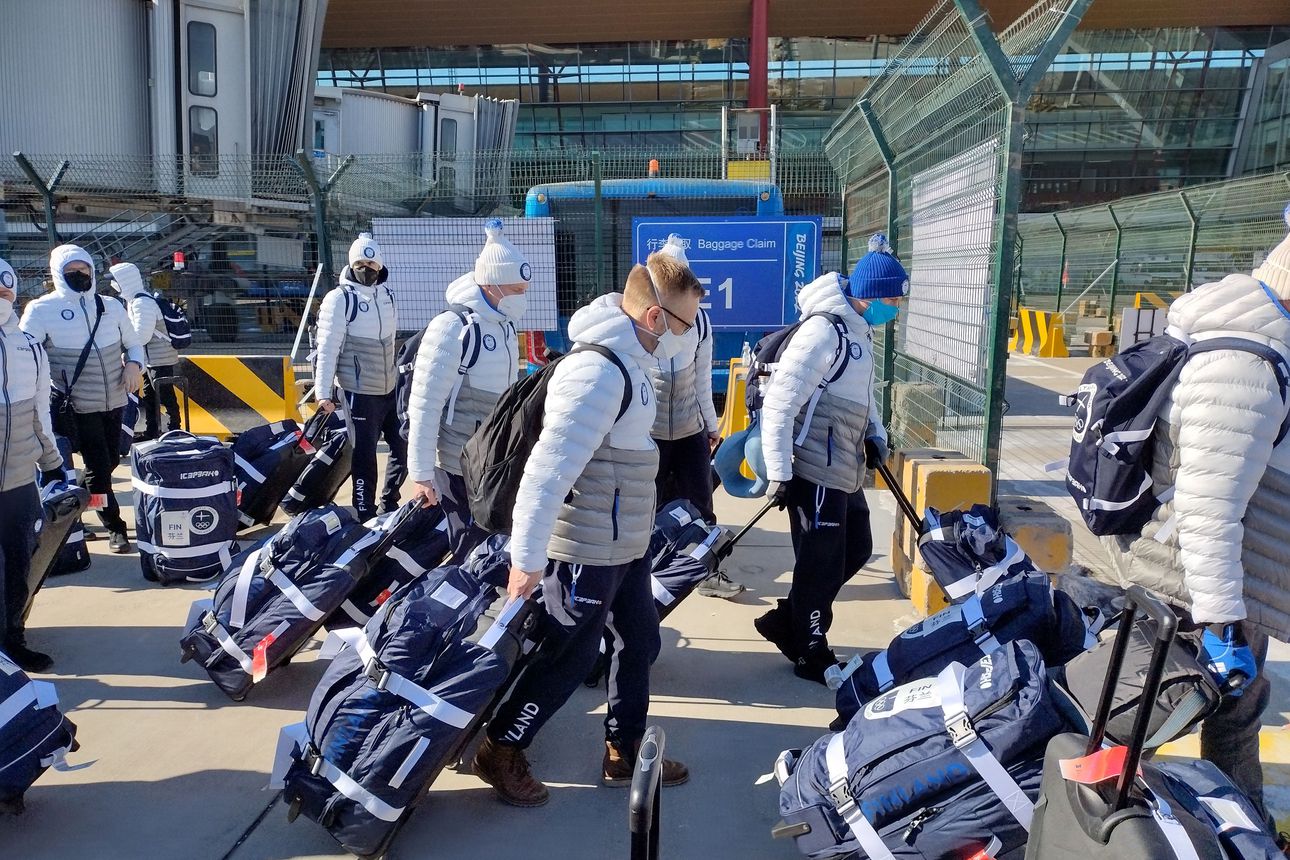 Leijonien olympiamatka alkoi lentokenttäkaaoksella Pekingissä –  ”Organisoinnin organisointia, ja mitään ei tapahdu” | Kaleva